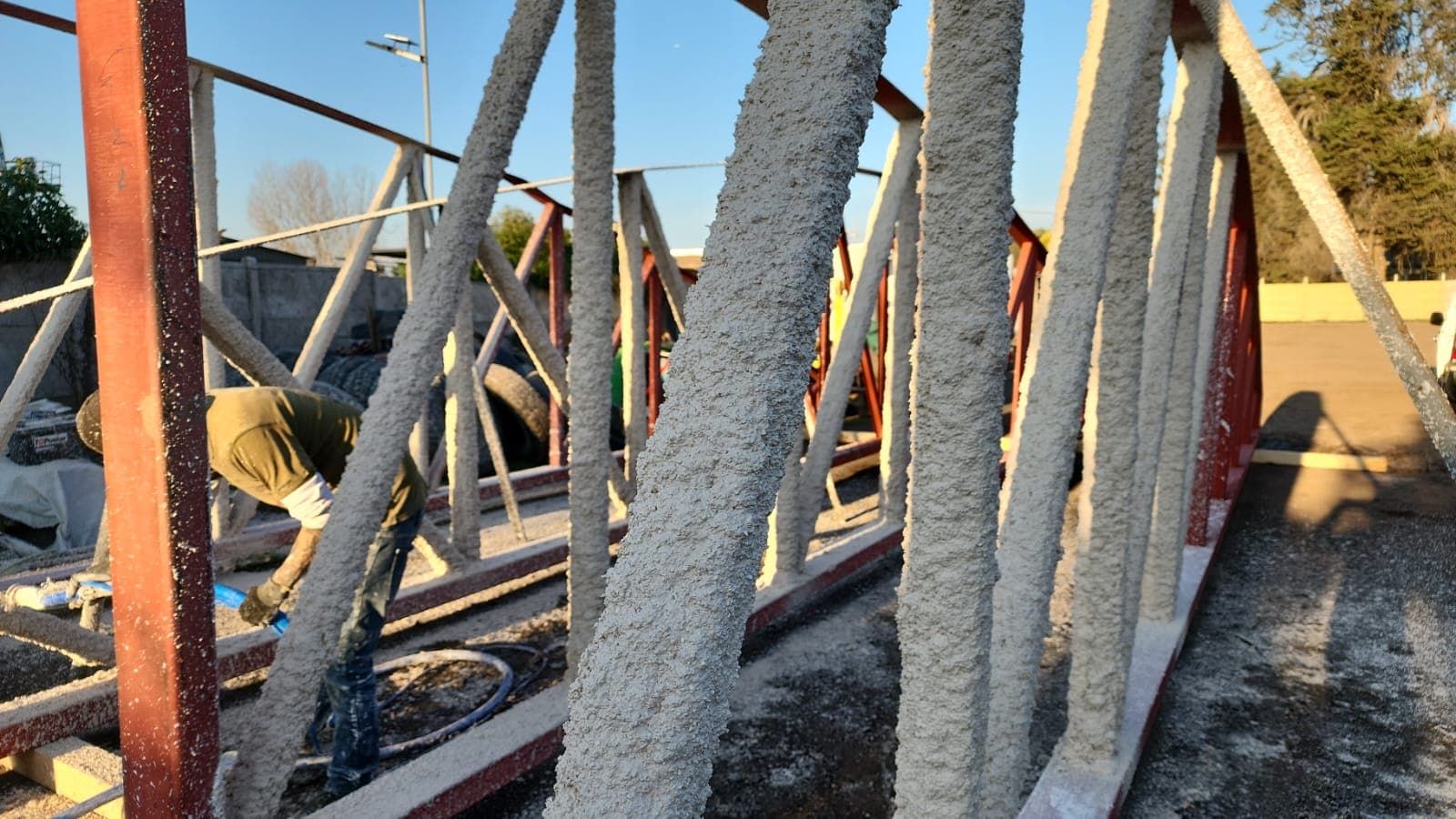 Aplicación de pintura intumescente en estructura metálica