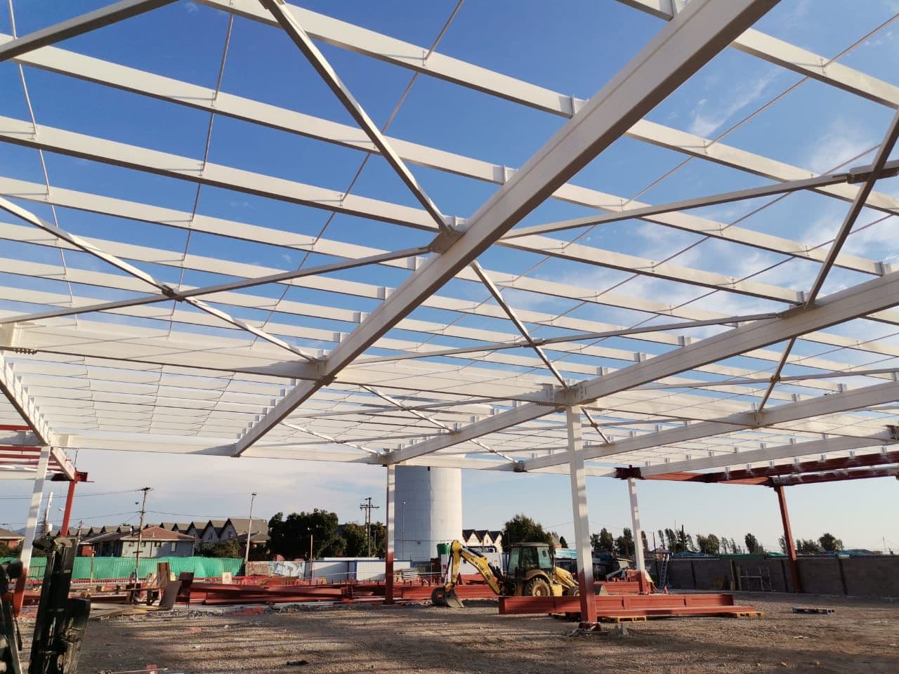 Gran estructura metálica en obra protegida por MCO Intumescentes
